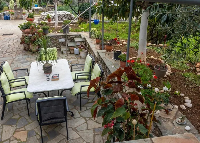 Paradeisos Кардамили