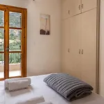 Paradeisos Apartment *