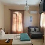 Apartment Paradeisos *