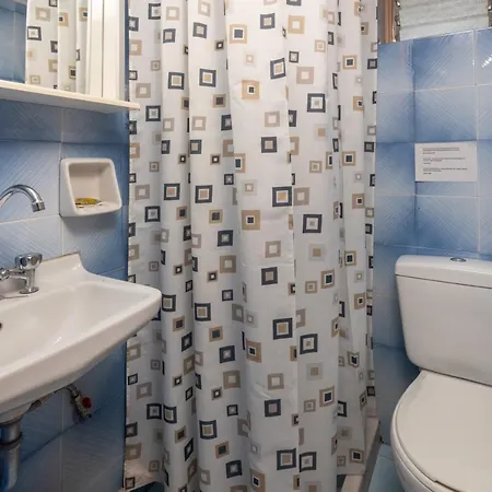 Paradeisos Apartman *