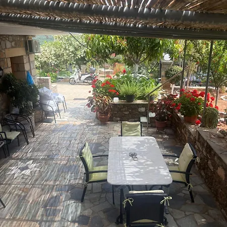 Paradeisos Apartman